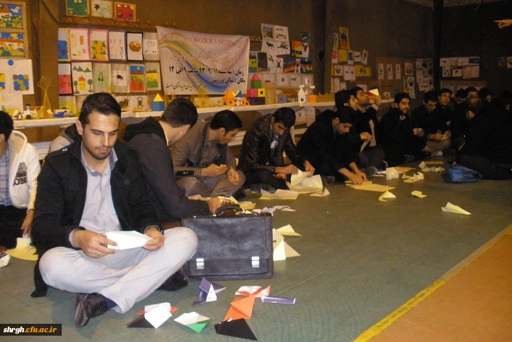 اجرای زنده اوریگامی توسط دانشجویان علوم تربیتی پردیس شهید رجایی قزوین