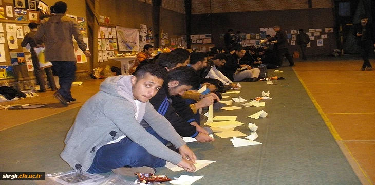 اجرای زنده اوریگامی توسط دانشجویان علوم تربیتی پردیس شهید رجایی قزوین