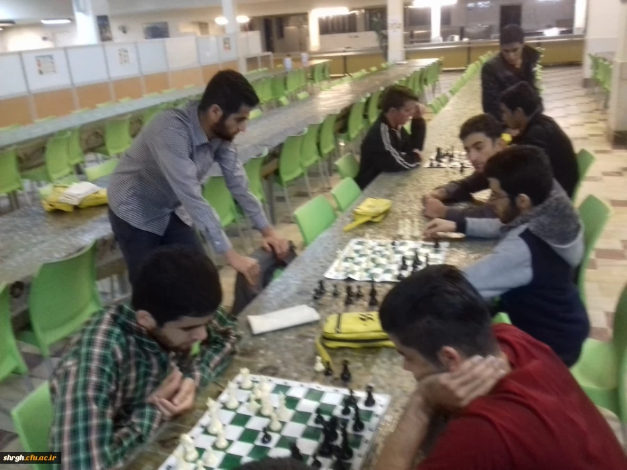 به مناسبت روز دانشجو یک سری مسابقات ورزشی درسطح پردیس در  رشته های فوتسال ، طناب زنی ، شنا سوئدی و شطرنج برگزار گردید 2