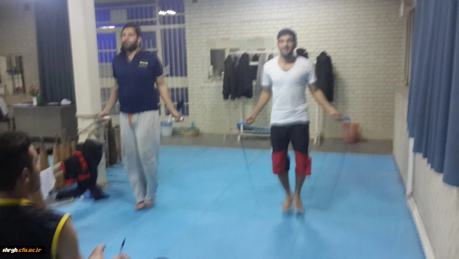 به مناسبت روز دانشجو یک سری مسابقات ورزشی درسطح پردیس در  رشته های فوتسال ، طناب زنی ، شنا سوئدی و شطرنج برگزار گردید 4