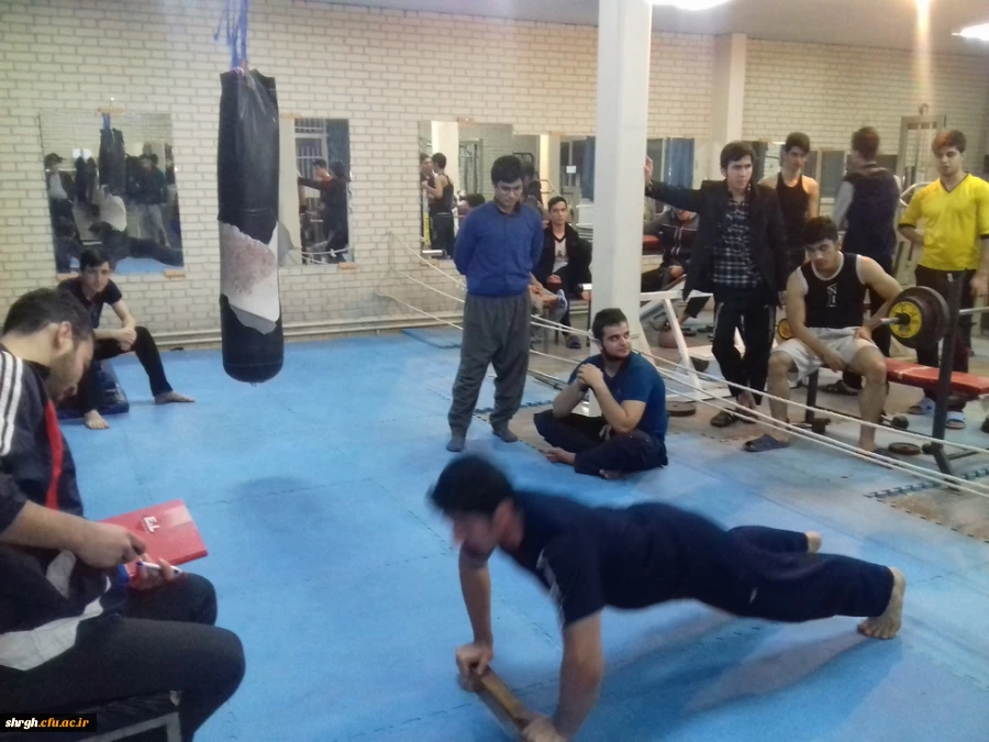 به مناسبت روز دانشجو یک سری مسابقات ورزشی درسطح پردیس در  رشته های فوتسال ، طناب زنی ، شنا سوئدی و شطرنج برگزار گردید 6