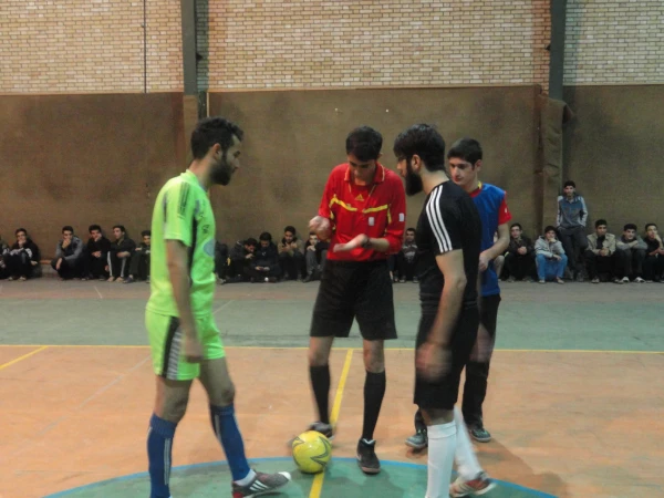 به مناسبت روز دانشجو یک سری مسابقات ورزشی درسطح پردیس در  رشته های فوتسال ، طناب زنی ، شنا سوئدی و شطرنج برگزار گردید 8
