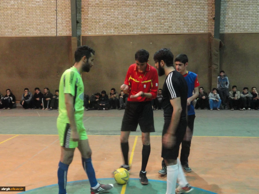به مناسبت روز دانشجو یک سری مسابقات ورزشی درسطح پردیس در  رشته های فوتسال ، طناب زنی ، شنا سوئدی و شطرنج برگزار گردید 8