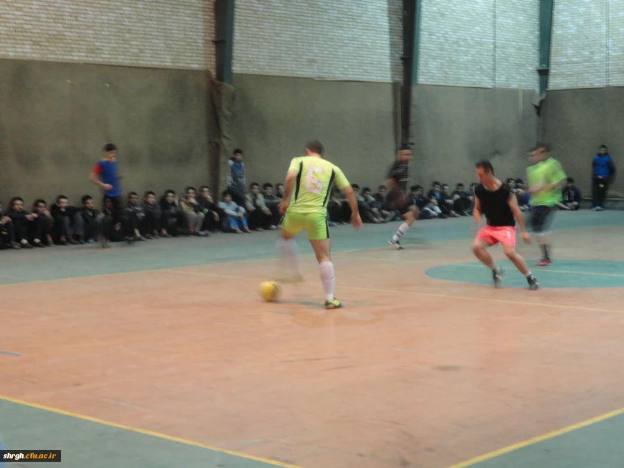 به مناسبت روز دانشجو یک سری مسابقات ورزشی درسطح پردیس در  رشته های فوتسال ، طناب زنی ، شنا سوئدی و شطرنج برگزار گردید 9