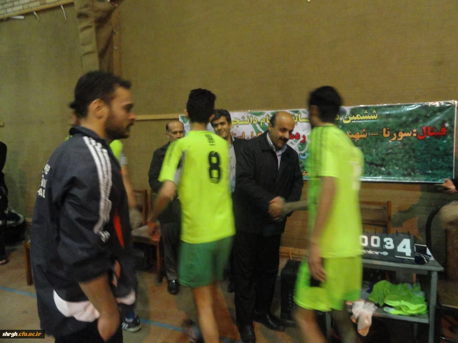 به مناسبت روز دانشجو یک سری مسابقات ورزشی درسطح پردیس در  رشته های فوتسال ، طناب زنی ، شنا سوئدی و شطرنج برگزار گردید 10