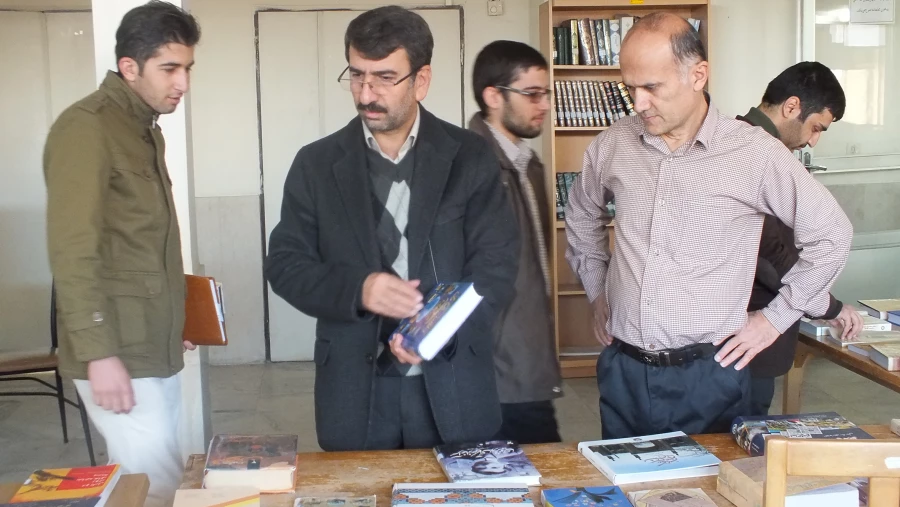 برگزاری نمایشگاه کتاب در دانشگاه فرهنگیان قزوین 2