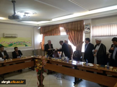 نشست صمیمی مسئولین دانشگاه با کارکنان