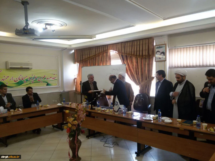 نشست صمیمی مسئولین دانشگاه با کارکنان 2