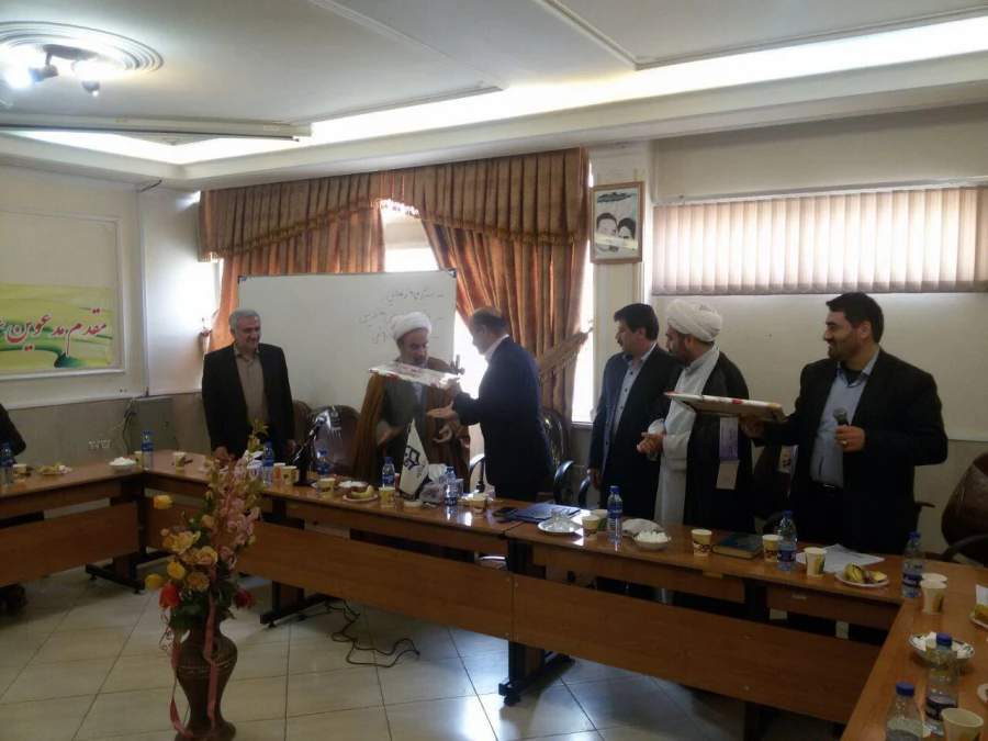 نشست صمیمی مسئولین دانشگاه با کارکنان 3