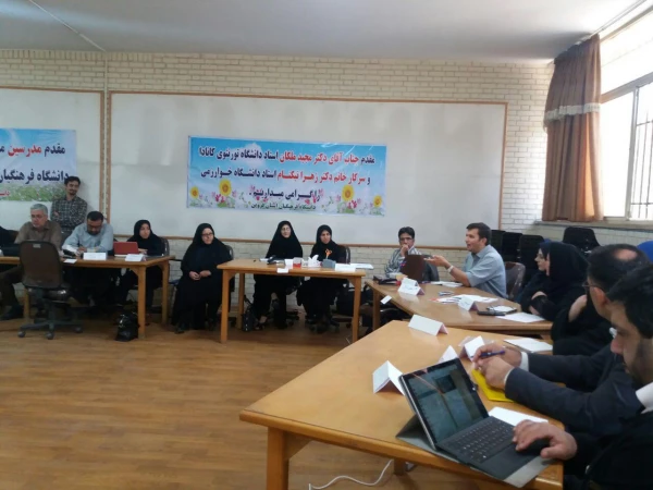 با حضور دکتر ملکان استاد دانشگاه تورنتوی کانادا کارگاه علوم در پردیس شهید رجایی قزوین برگزار گردید. 2