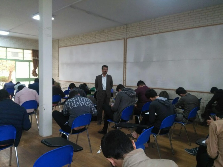 برگزاری یک دوره مسابقه کتابخوانی در هفته کتاب و کتابخوانی
در پردیس شهید رجائی قزوین 2