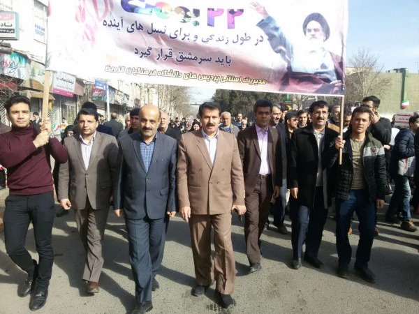 کارکنان ودانشجویان دانشگاه فرهنگیان استان قزوین درراهپیمایی یوم الله 22بهمن شرکت کردند. 2