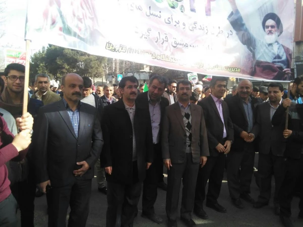 کارکنان ودانشجویان دانشگاه فرهنگیان استان قزوین درراهپیمایی یوم الله 22بهمن شرکت کردند. 3