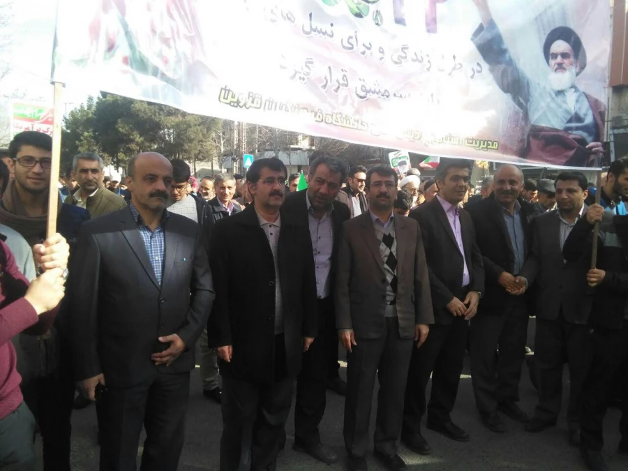 کارکنان ودانشجویان دانشگاه فرهنگیان استان قزوین درراهپیمایی یوم الله 22بهمن شرکت کردند. 3