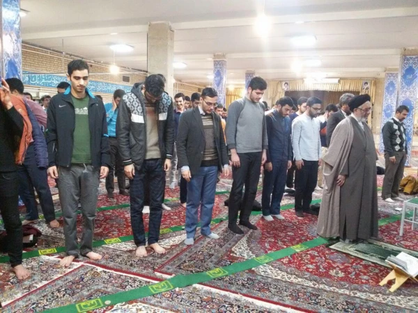 تقدیرازفعالین نماز دردانشگاه فرهنگیان استان قزوین 5