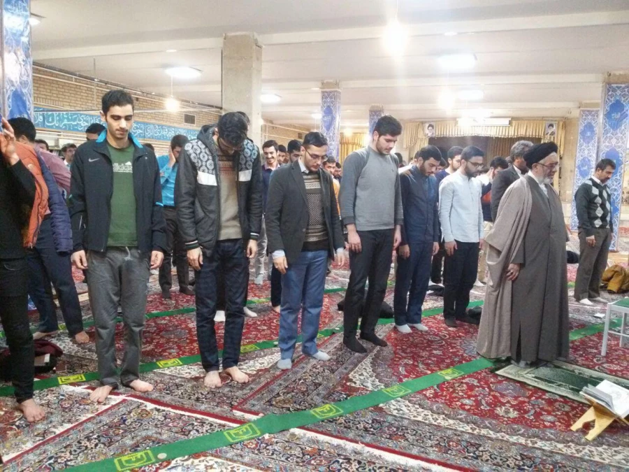 تقدیرازفعالین نماز دردانشگاه فرهنگیان استان قزوین 5