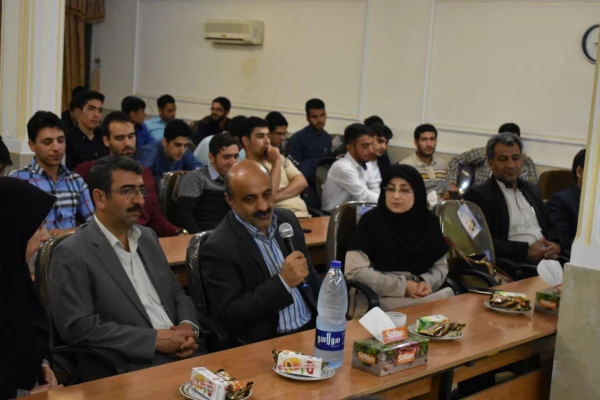 برگزاری مشاعره در پردیس شهید رجائی 2