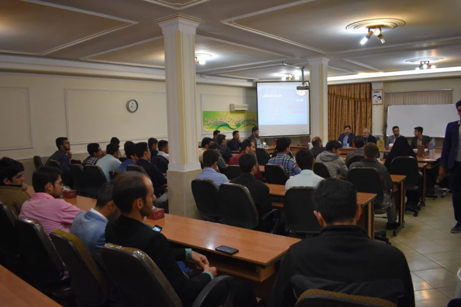 برگزاری مشاعره در پردیس شهید رجائی 4