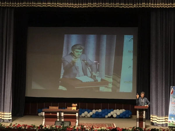 دکتر علی نژاددرجمع دانشجومعلمان جدیدالورود درقزوین:ازلباس فاخر معلمی که برتن داریدبه بهترین وجهی استفاده کنید 9