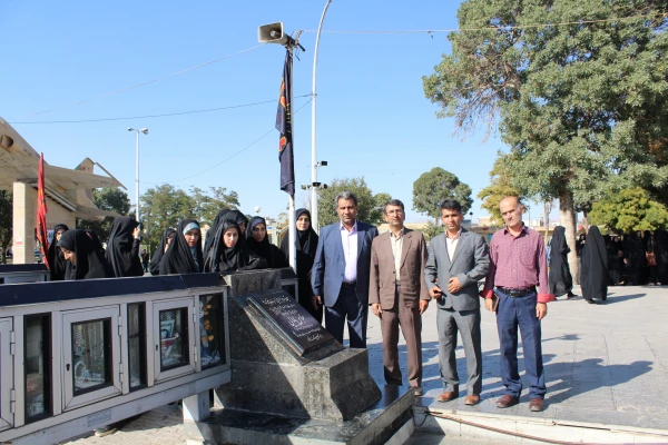 دکتر علی نژاددرجمع دانشجومعلمان جدیدالورود درقزوین:ازلباس فاخر معلمی که برتن داریدبه بهترین وجهی استفاده کنید 12