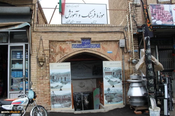 به مناسبت یکصدمین سالگرد تاسیس تربیت معلم صورت گرفت *بازدیدمسئولین دانشگاه فرهنگیان استان قزوین ازموزه فرهنگ وآموزش قزوین* 2