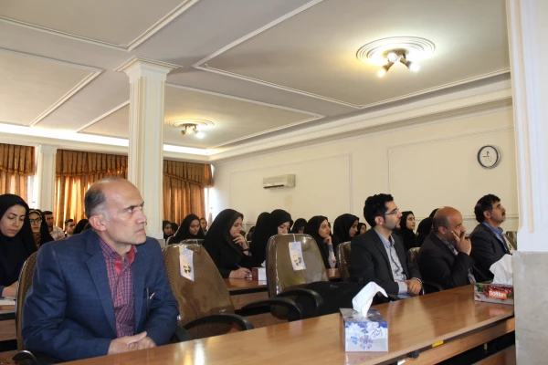 سخنرانی دکتر میرزایی راجعونی ازاعضای هیئت علمی دانشگاه فرهنگیان استان قزوین تحت عنوان خودکاوی روایتی درتربیت معلم 3