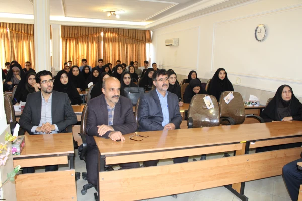 سخنرانی دکتر میرزایی راجعونی ازاعضای هیئت علمی دانشگاه فرهنگیان استان قزوین تحت عنوان خودکاوی روایتی درتربیت معلم 5