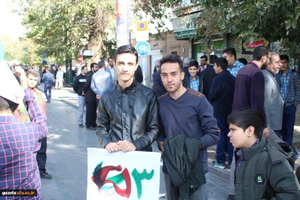 شرکت مسئولین ودانشجویان دانشگاه فرهنگیان استان قزوین درراهپیمایی یوم الله 13آبان 4