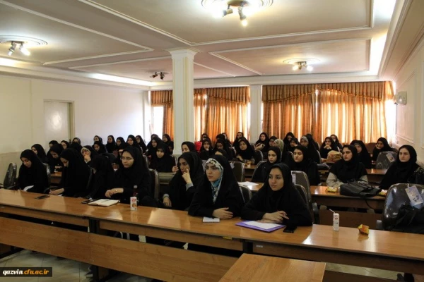 برگزاری نشست علمی- تخصصی بررسی محتوای کتب جدید التالیف پایه های ابتدایی دردانشگاه فرهنگیان استان قزوین 6