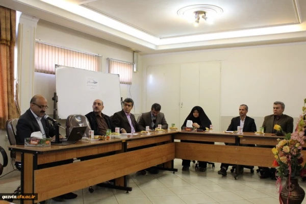 برگزاری نشست علمی- تخصصی بررسی محتوای کتب جدید التالیف پایه های ابتدایی دردانشگاه فرهنگیان استان قزوین 7