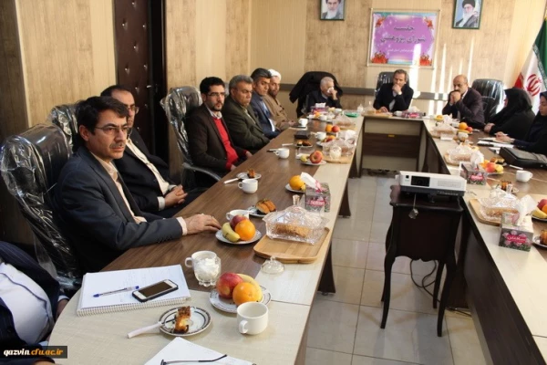 نشست دکتر طاهری نیا معاون پژوهشی دانشگاه فرهنگیان کشور با اساتید واعضای هیئت علمی دانشگاه فرهنگیان استان قزوین 2