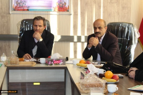 نشست دکتر طاهری نیا معاون پژوهشی دانشگاه فرهنگیان کشور با اساتید واعضای هیئت علمی دانشگاه فرهنگیان استان قزوین 3