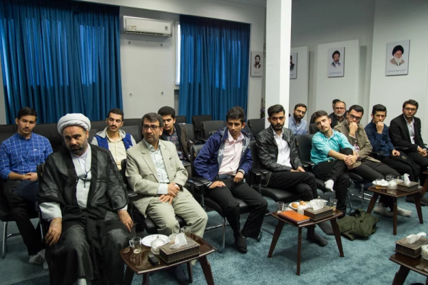 امام جمعه قزوین در دیدار دانشجویان دانشگاه فرهنگیان قزوین گفت: پس از انقلاب سرمایه های امیدبخش فراوانی در کشور به وجود آمده است.
 2