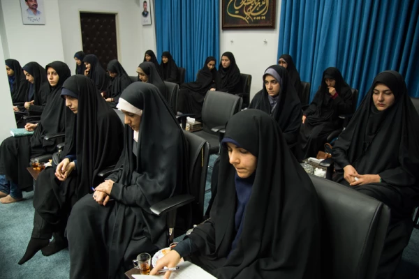 امام جمعه قزوین در دیدار دانشجویان دانشگاه فرهنگیان قزوین گفت: پس از انقلاب سرمایه های امیدبخش فراوانی در کشور به وجود آمده است.
 2