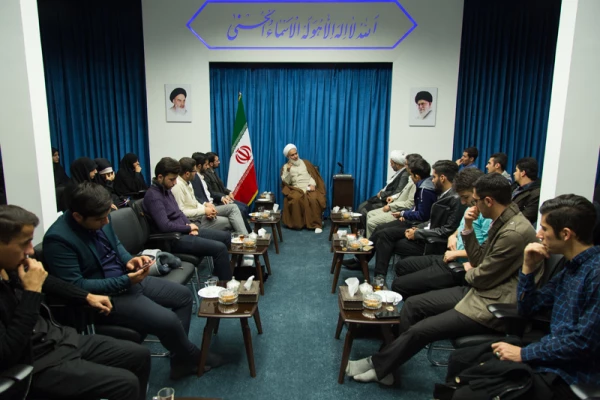 امام جمعه قزوین در دیدار دانشجویان دانشگاه فرهنگیان قزوین گفت: پس از انقلاب سرمایه های امیدبخش فراوانی در کشور به وجود آمده است.
 3