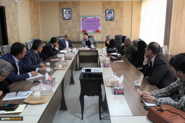 دیدارصمیمی دکتر روشندل معاون آموزشی وتحصیلات تکمیلی دانشگاه فرهنگیان کشور بااعضای هیئت علمی دانشگاه فرهنگیان استان قزوین 2