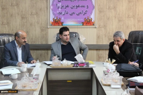 دیدارصمیمی دکتر روشندل معاون آموزشی وتحصیلات تکمیلی دانشگاه فرهنگیان کشور بااعضای هیئت علمی دانشگاه فرهنگیان استان قزوین 3