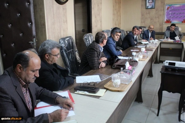 دیدارصمیمی دکتر روشندل معاون آموزشی وتحصیلات تکمیلی دانشگاه فرهنگیان کشور بااعضای هیئت علمی دانشگاه فرهنگیان استان قزوین 4