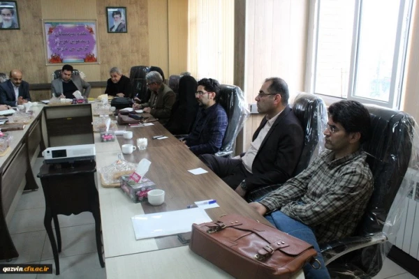 دیدارصمیمی دکتر روشندل معاون آموزشی وتحصیلات تکمیلی دانشگاه فرهنگیان کشور بااعضای هیئت علمی دانشگاه فرهنگیان استان قزوین 5