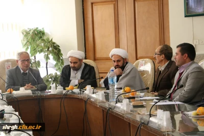 نشست هم اندیشی استادان با موضوع دستاوردهای انقلاب