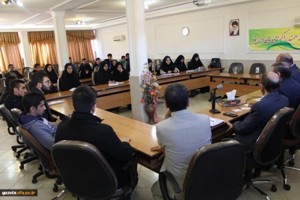 نشست صمیمی دکتررضایی رئیس گروه مطالعات فرهنگی دانشگاه فرهنگیان بامسئولین کانونها وتشکل های دانشجویی دانشگاه فرهنگیان استان قزوین 6