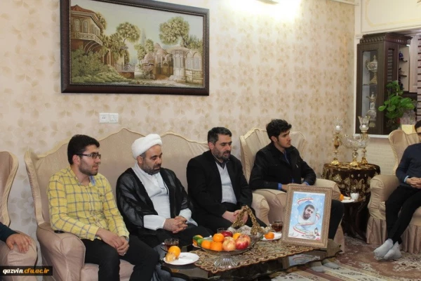 حضور مسئولین ودانشجویان دانشگاه فرهنگیان استان قزوین درمنزل شهید مجیدقنبری 3