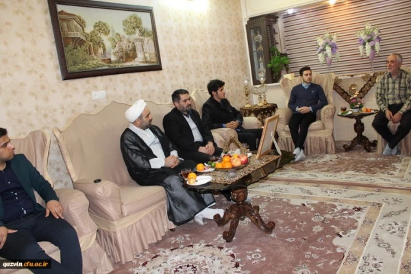 حضور مسئولین ودانشجویان دانشگاه فرهنگیان استان قزوین درمنزل شهید مجیدقنبری 4