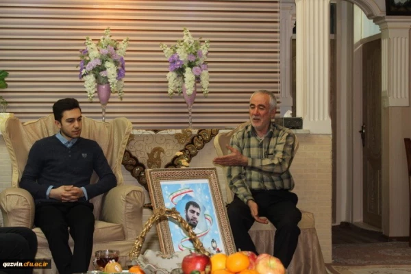 حضور مسئولین ودانشجویان دانشگاه فرهنگیان استان قزوین درمنزل شهید مجیدقنبری 6