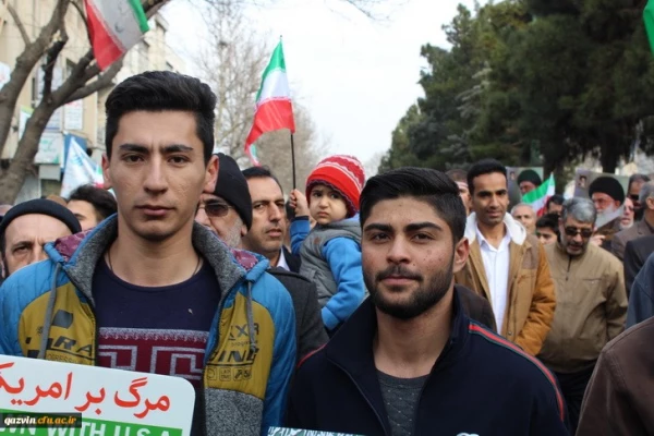 شرکت گسترده وپرشور مسئولین،کارکنان ودانشجویان دانشگاه فرهنگیان استان قزوین درراهپیمایی یوم الله 22بهمن 97 11