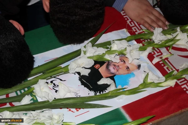 استقبال ووداع باشکوه وعاشقانه اساتید کارکنان ودانشجویان دانشگاه فرهنگیان استان قزوین با سردارشهید مدافع حرم حمیدمحمدرضایی 2