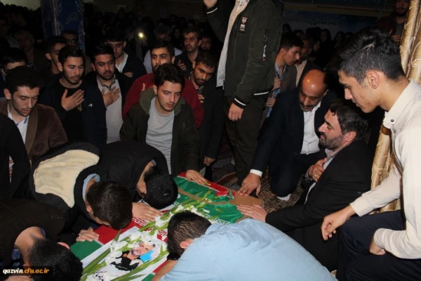 استقبال ووداع باشکوه وعاشقانه اساتید کارکنان ودانشجویان دانشگاه فرهنگیان استان قزوین با سردارشهید مدافع حرم حمیدمحمدرضایی 4