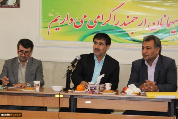 برگزاری جلسه شورای اداری دانشگاه فرهنگیان قزوین وتجلیل ازسه همکاربازنشسته درپایان اسفندماه جاری 2