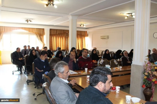 برگزاری جلسه شورای اداری دانشگاه فرهنگیان قزوین وتجلیل ازسه همکاربازنشسته درپایان اسفندماه جاری 7